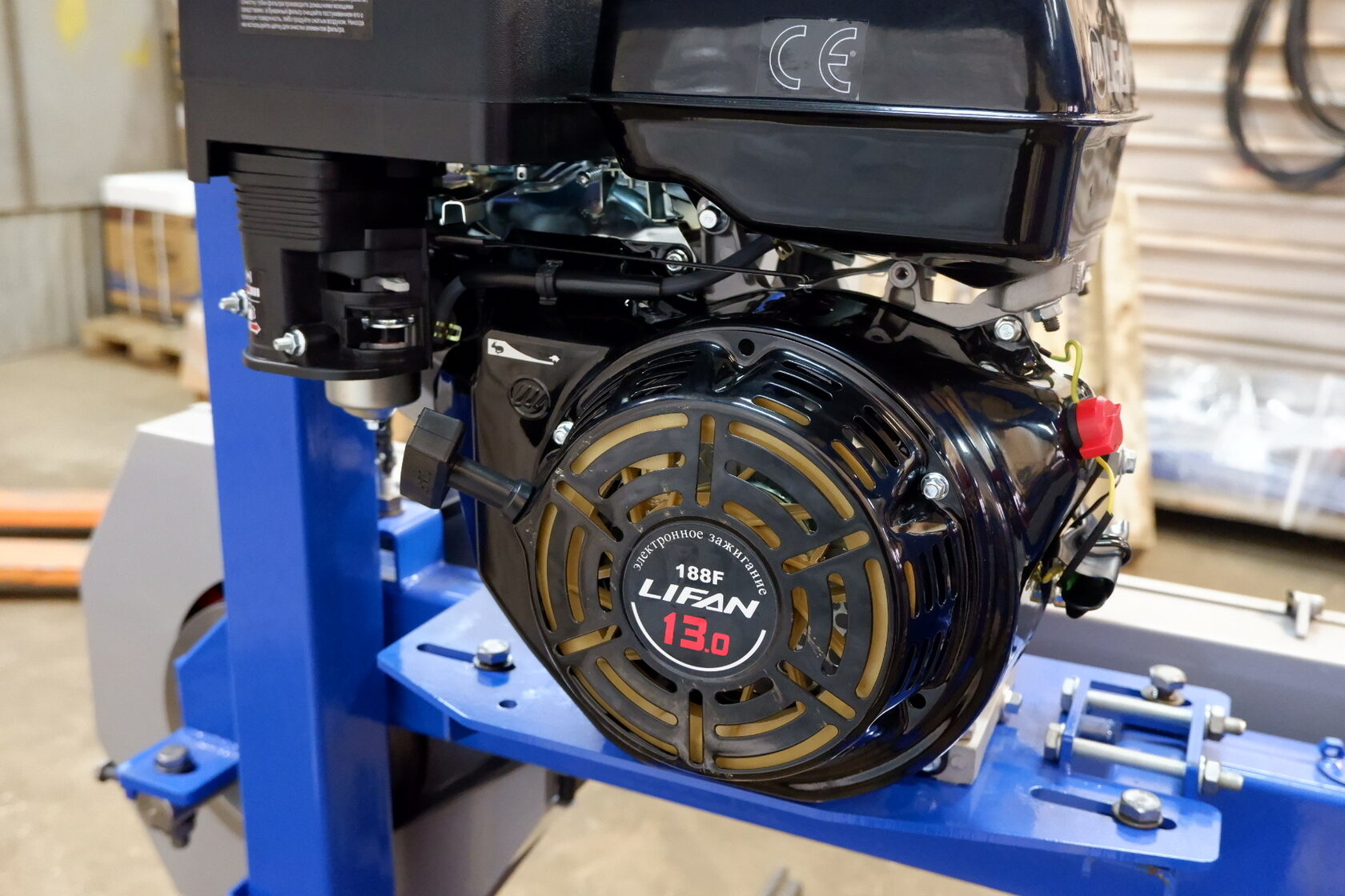 фото Бензиновая маленькая пилорама АСТРОН 9.02 