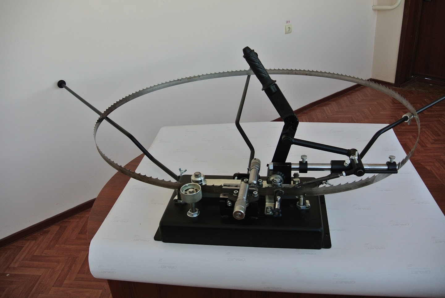 фото Разводной станок для заточки ленточных пил «RVN» 