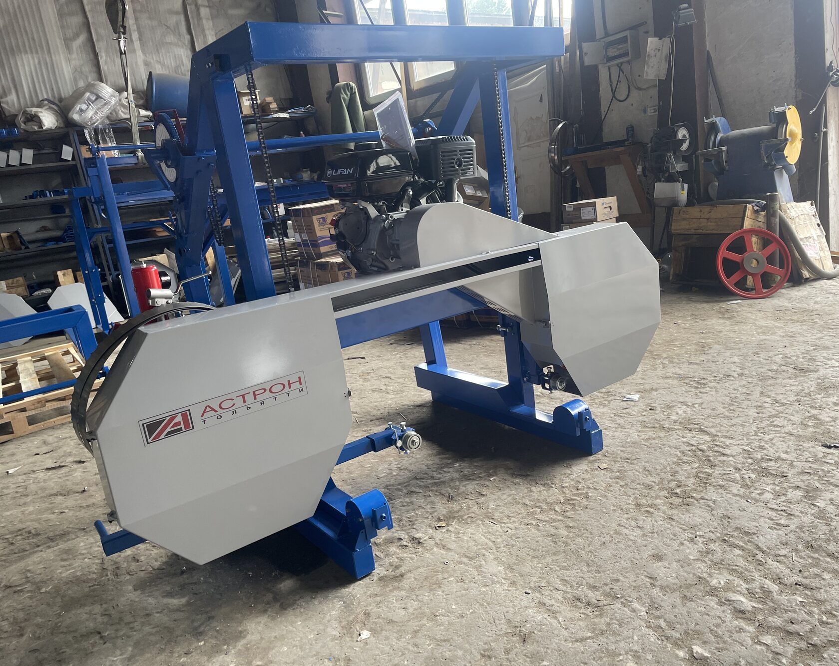 фото Бензиновая маленькая пилорама АСТРОН 9.02 