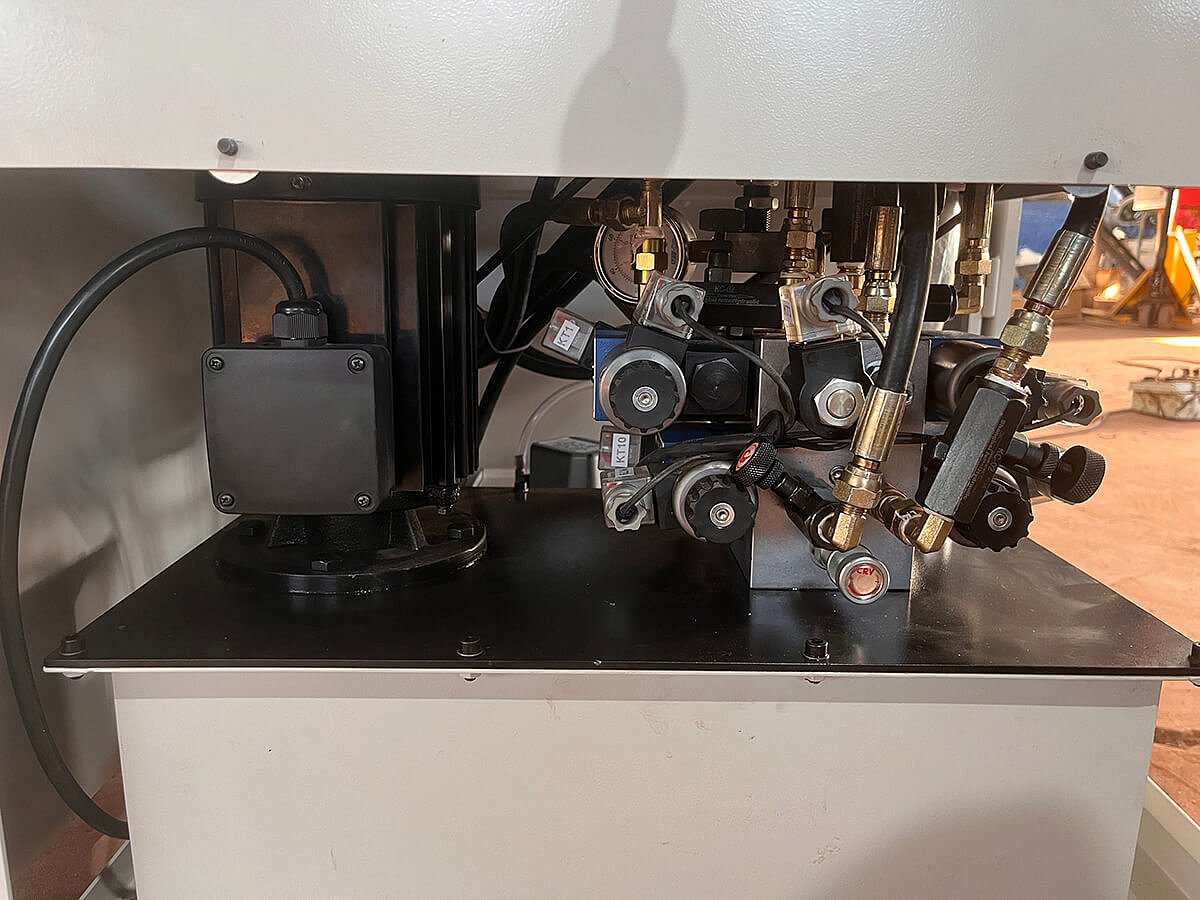 фото MetalTec BS 270 FA Автоматический ленточнопильный станок для резки металла 