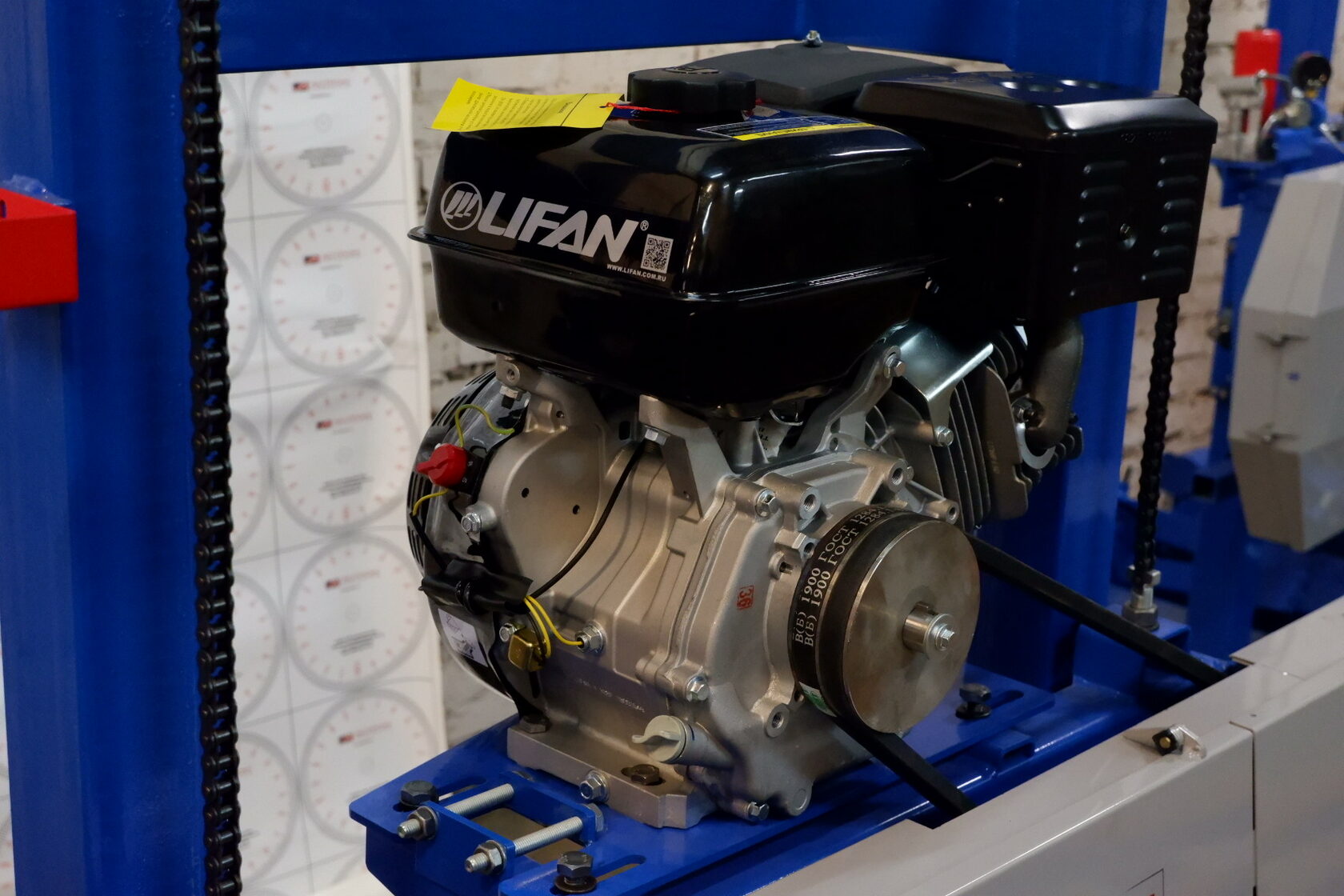 фото Бензиновая маленькая пилорама АСТРОН 9.02 