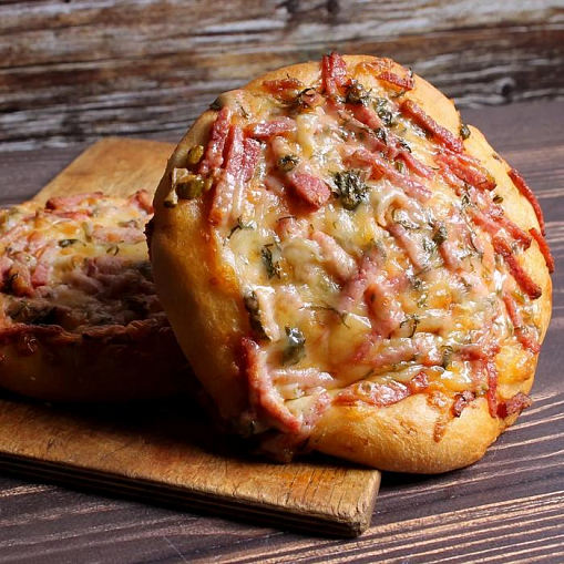 Шаньга с ветчиной и сыром 120 гр.