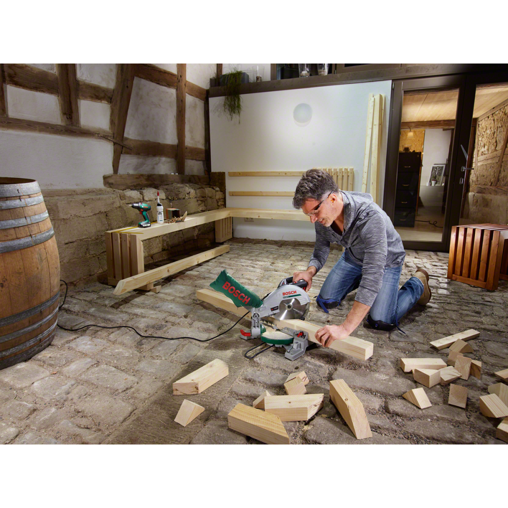 MITRE SAWS BOSCH MITRE SAW WITH LASER GUIDE 1200W PCM8