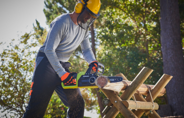 ONE RYOBI 18V GARDEN MACHINES RYOBI ONE CORDLESS CHAINSAW BRUSHLESS 18V 30CM BAR WITH 2 CHAINS OCS1830 OC