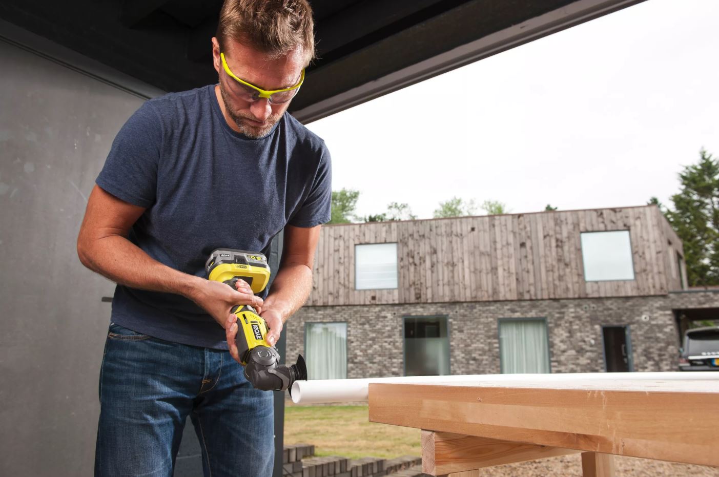 MULTITOOLS: RYOBI ONE+ CORDLESS MULTI- TOOL 18V R18MT-0