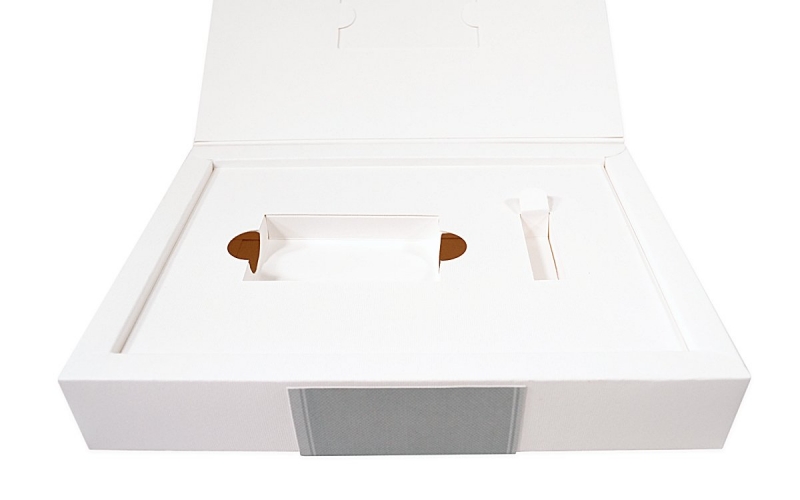 Подарочная коробка для пластиковой карты и флешки