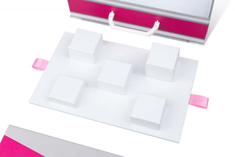 изготовление коробок коробка-чемодан для косметологии
