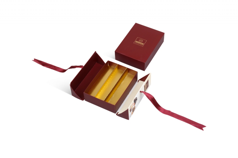 коробки для конфет под заказ с металлизированным ложементом