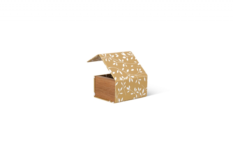 Кашированная коробка с деревянными вставками