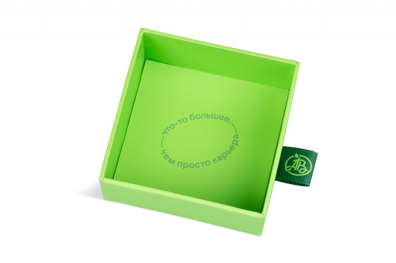 кашированная коробка с логотипом для подарков на заказ в Москве