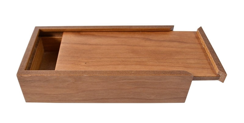 Деревянная упаковка-пенал для сувенира