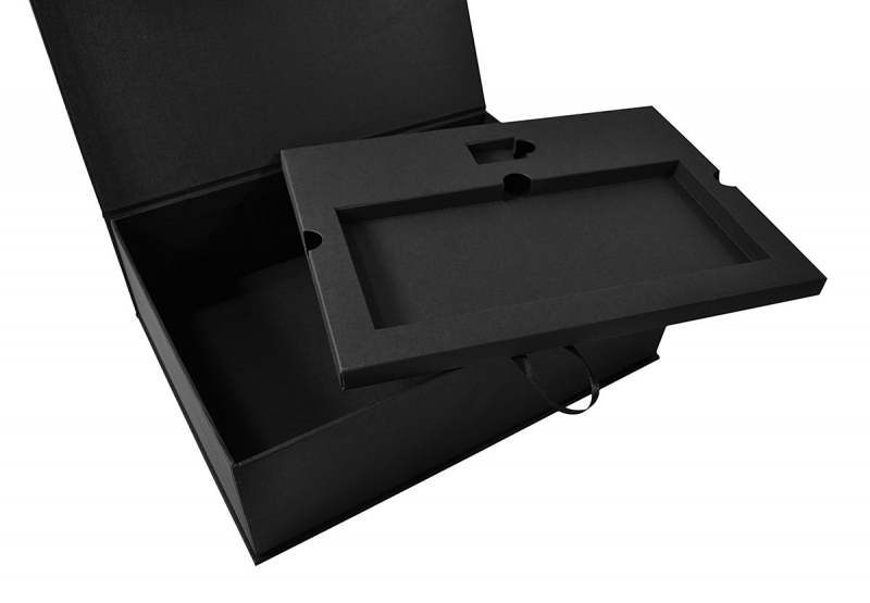 Коробка с ложементом из дизайнерского картона
