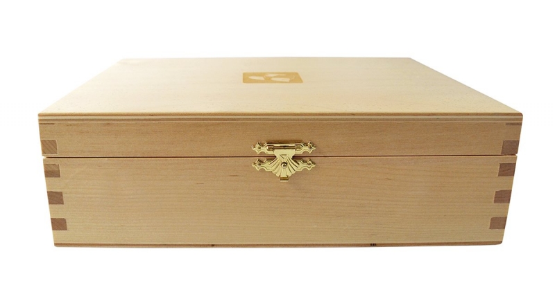 Коробка-шкатулка из дерева для фирменных сувениров