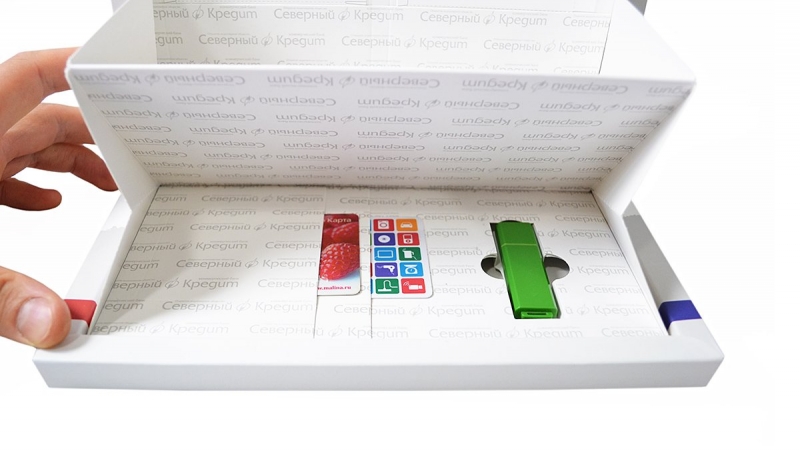коробка с ложементом для флешки и карманами для пластиковых карт