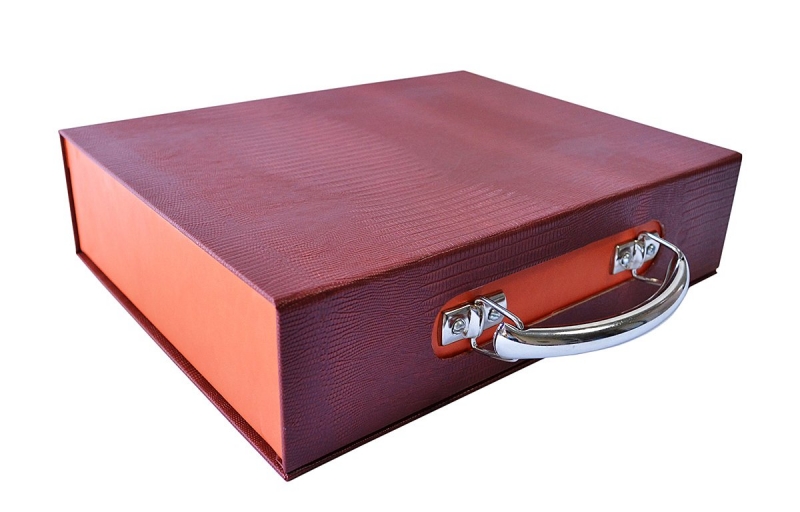 коробка-чемодан на магните для образцов продукции