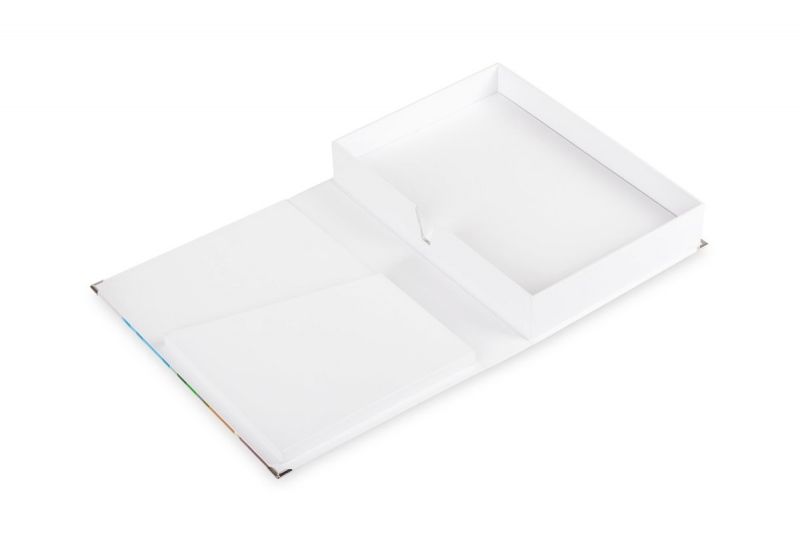 коробка-книга с картонным карманом на крышке