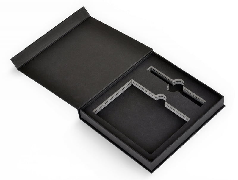 упаковка - коробка на магнитах с изолоновым ложементом  