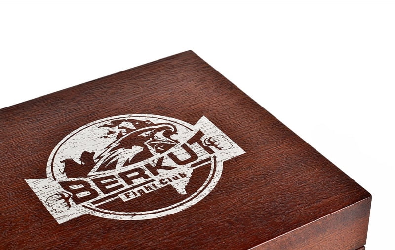 деревянная коробка-шкатулка с гравировкой логотипа