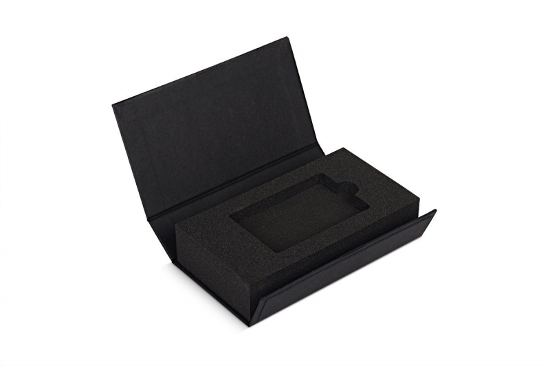 упаковка для пластиковой карты - коробка-книжка с изолоновым ложементом
