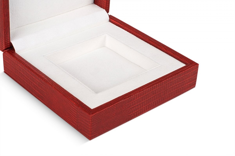 дорогая упаковка для ювелирных изделий выполнена в наборе коробочек