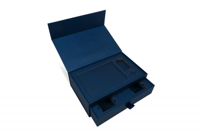 Кашированная коробка с магнитным клапаном и выдвижным ящиком в Москве – производство на заказ