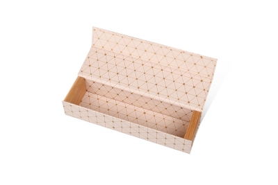 Коробка с деревянными боковинами под ювелирные изделия в Москве – производство на заказ