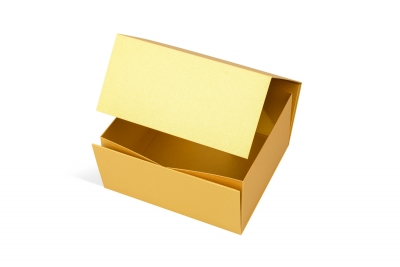 Золотая самосборная коробка бьюти-бокс в Москве – производство на заказ