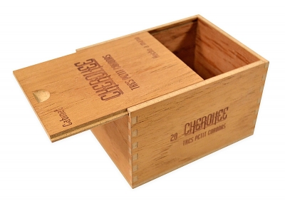 Деревянная коробка-пенал в качестве купюрницы в Москве – производство на заказ