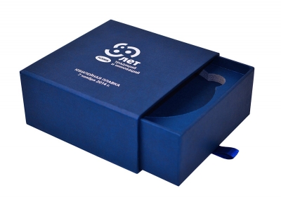 Кашированная коробка-пенал с ложементом для медали в Москве – производство на заказ