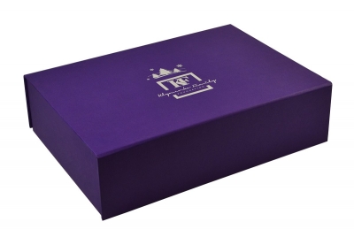 Фирменная коробка-книжка с клапаном на магните для подарка в Москве – производство на заказ