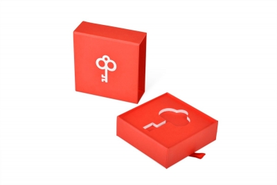Кашированная коробка-пенал для сувенирного ключа в Москве – производство на заказ