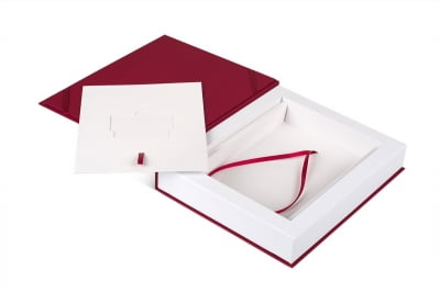 Кашированная коробка-книжка для пластиковый карты, сертификата и буклета в Москве – производство на заказ