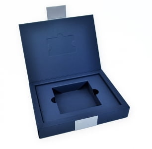 Коробка для банковской карты и usb-модуля. Кредит Урал Банк в Москве – производство на заказ