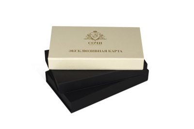 Кашированные коробки-книжки с клапаном на магните для пластиковой карты и буклета в Москве – производство на заказ