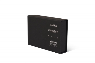 Фирменная коробка с клапаном на магните для пластиковой карты и буклета в Москве – производство на заказ