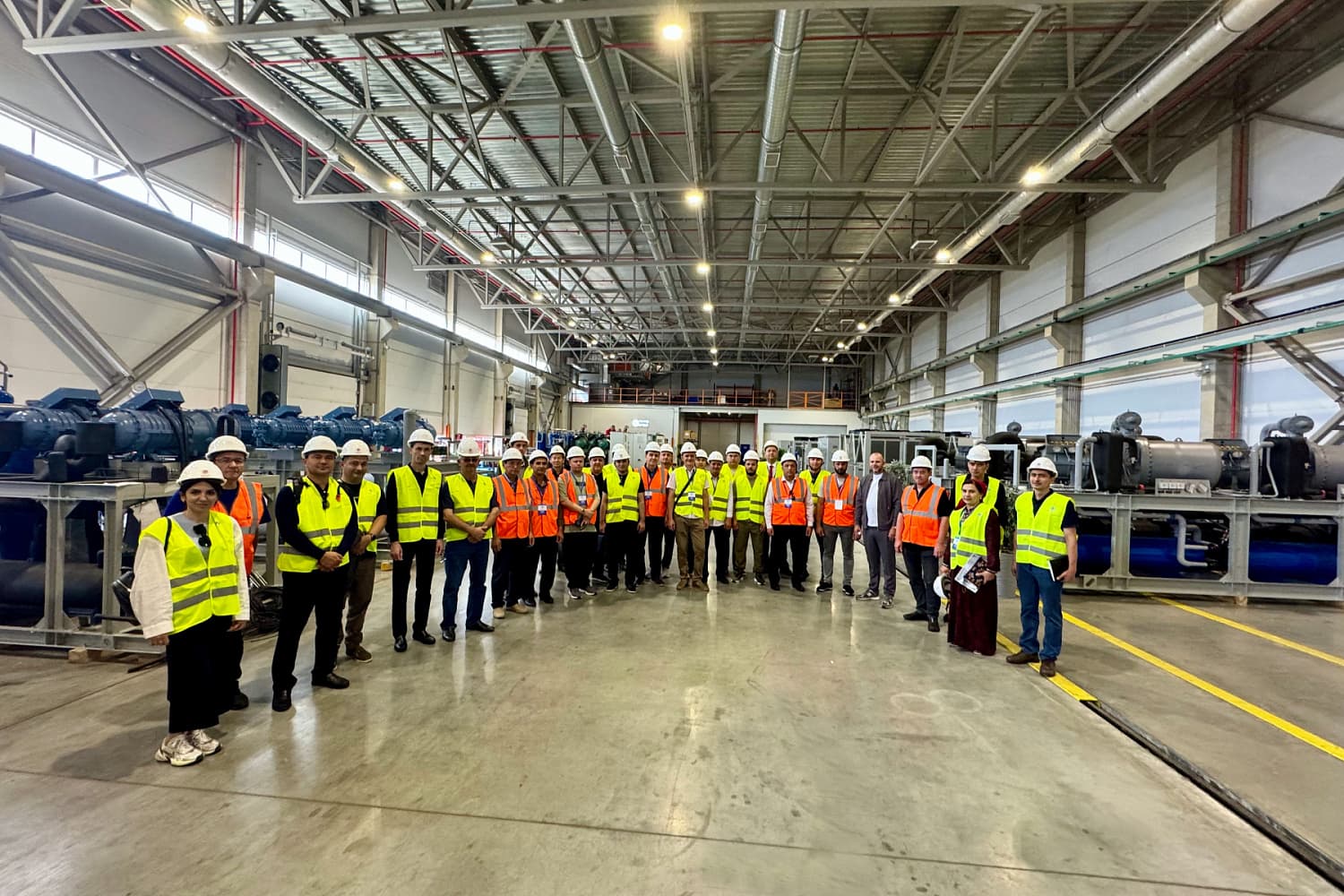 «КриоФрост» поделился опытом перехода на природные хладагенты с делегацией из Туркменистана