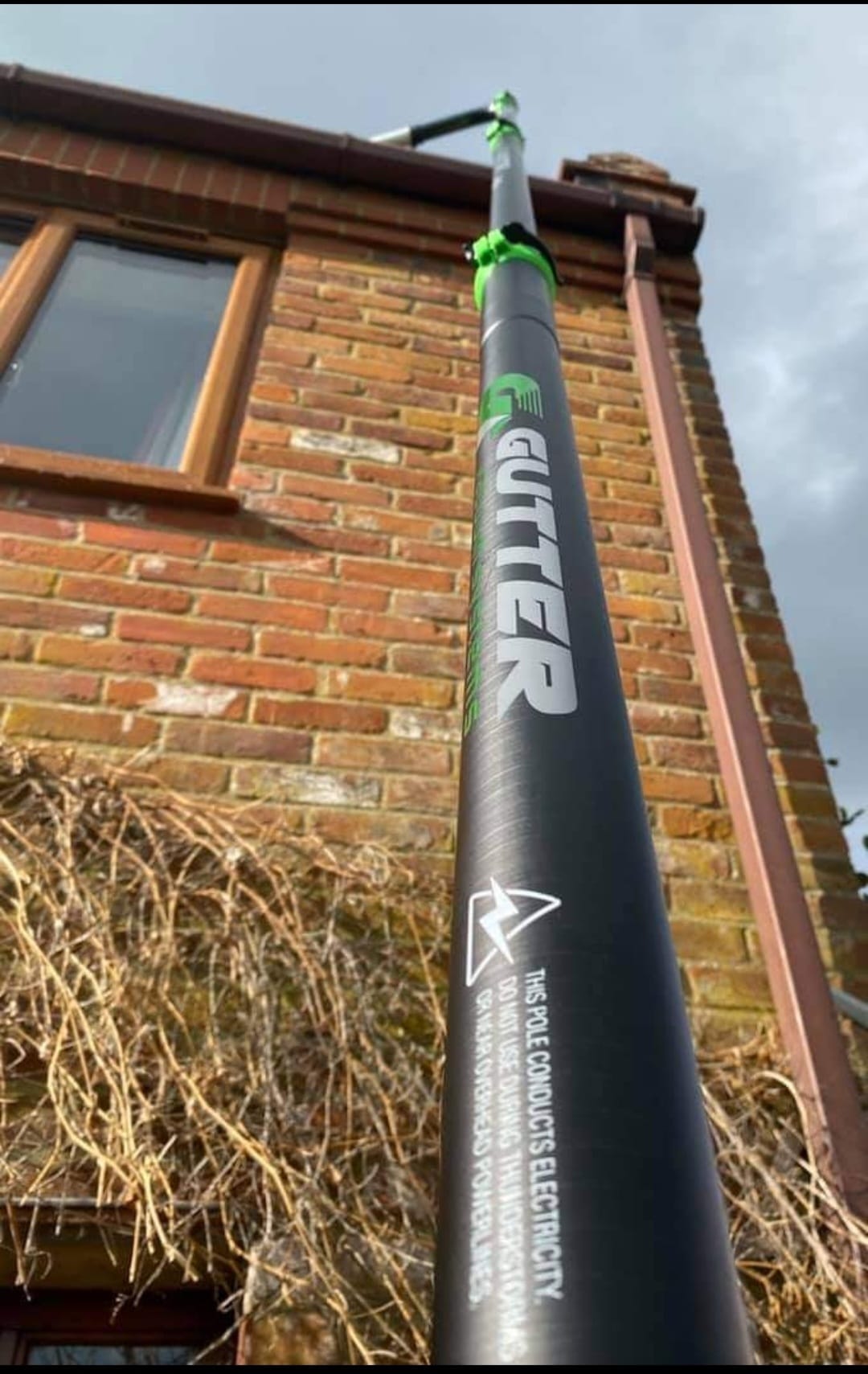 SG Roof Clean - Gutter Cleaning extendable vacuum cleaning