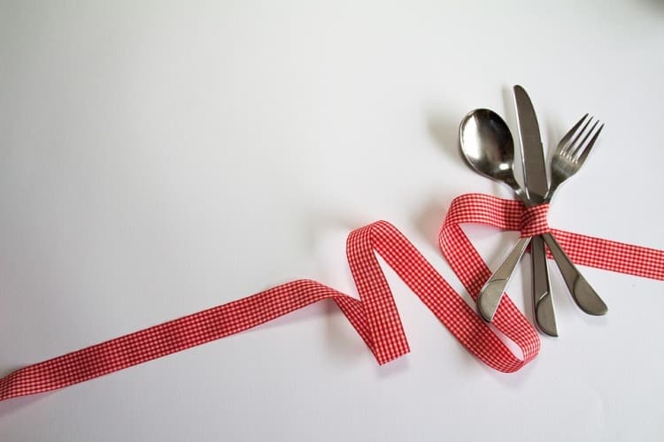 Mangio, dunque sono: le abbuffate assertive