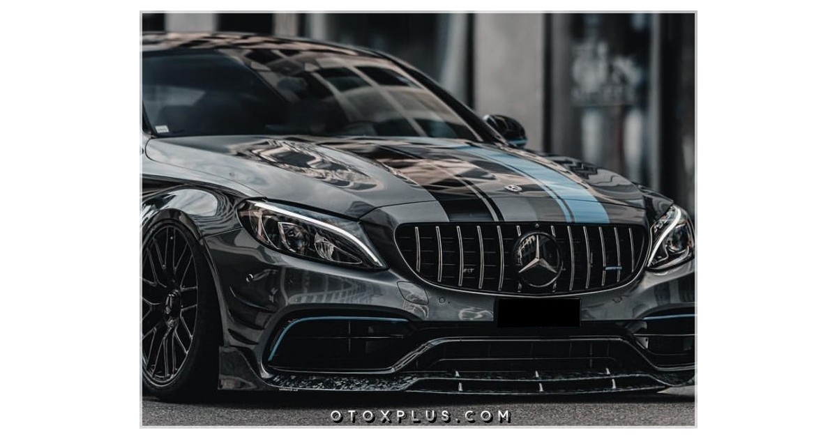 Mercedes Glossy Black / Parlak Siyah Ön Izgara Panjur Yıldız Logo