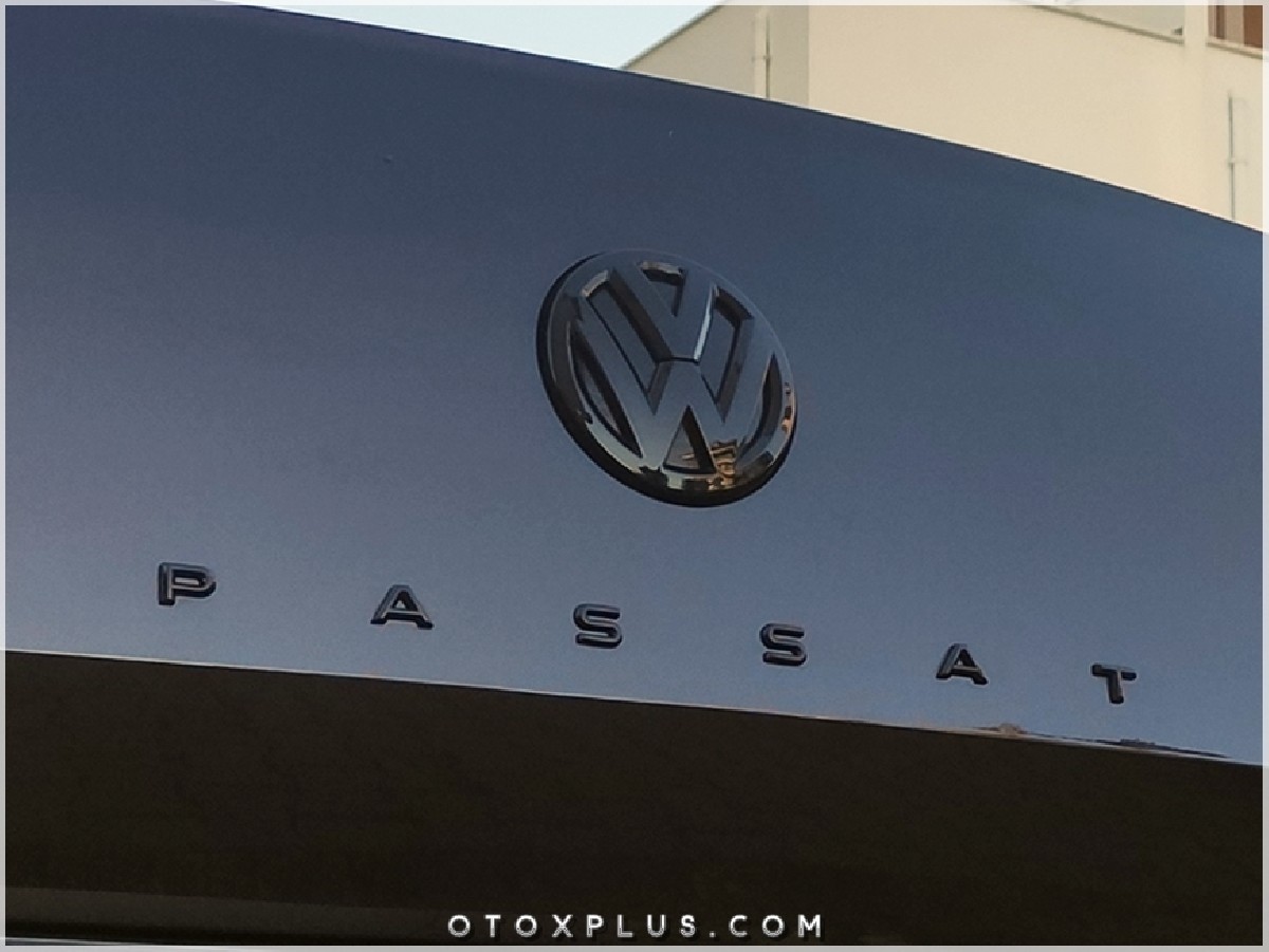 VW Passat Araç Bagaj Yazısı Passat Logo Amblem