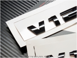 BMW Glossy Black / Parlak Siyah V12 Yan Logo Amblem Seti