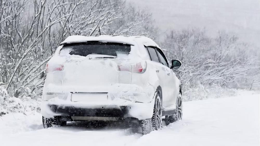 Что делать, если автомобиль застрял в снегу или льду: советы и способы выбраться самостоятельно