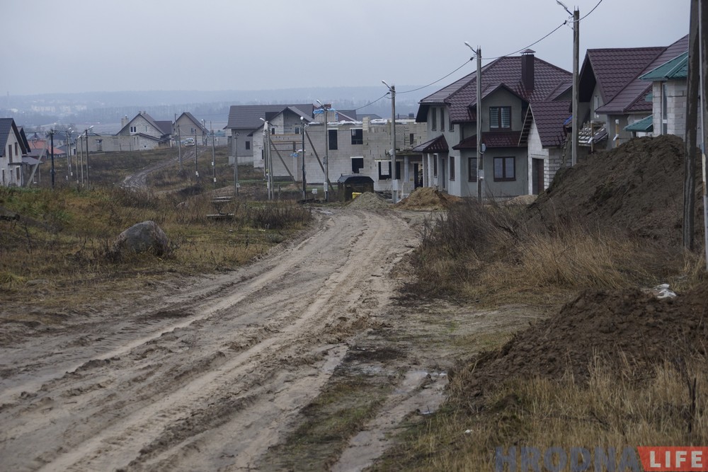 Поўная Забалаць! Грошай на дарогі ў Гродне няма і не будзе. Жыхары кажуць, што гэта парушэнне ўказа прэзідэнта