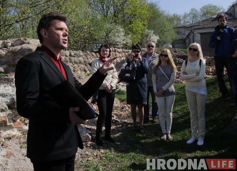 Барадулін атруціўся ў «Нёмане». Якія байкі распавядаюць гродзенскія экскурсаводы?