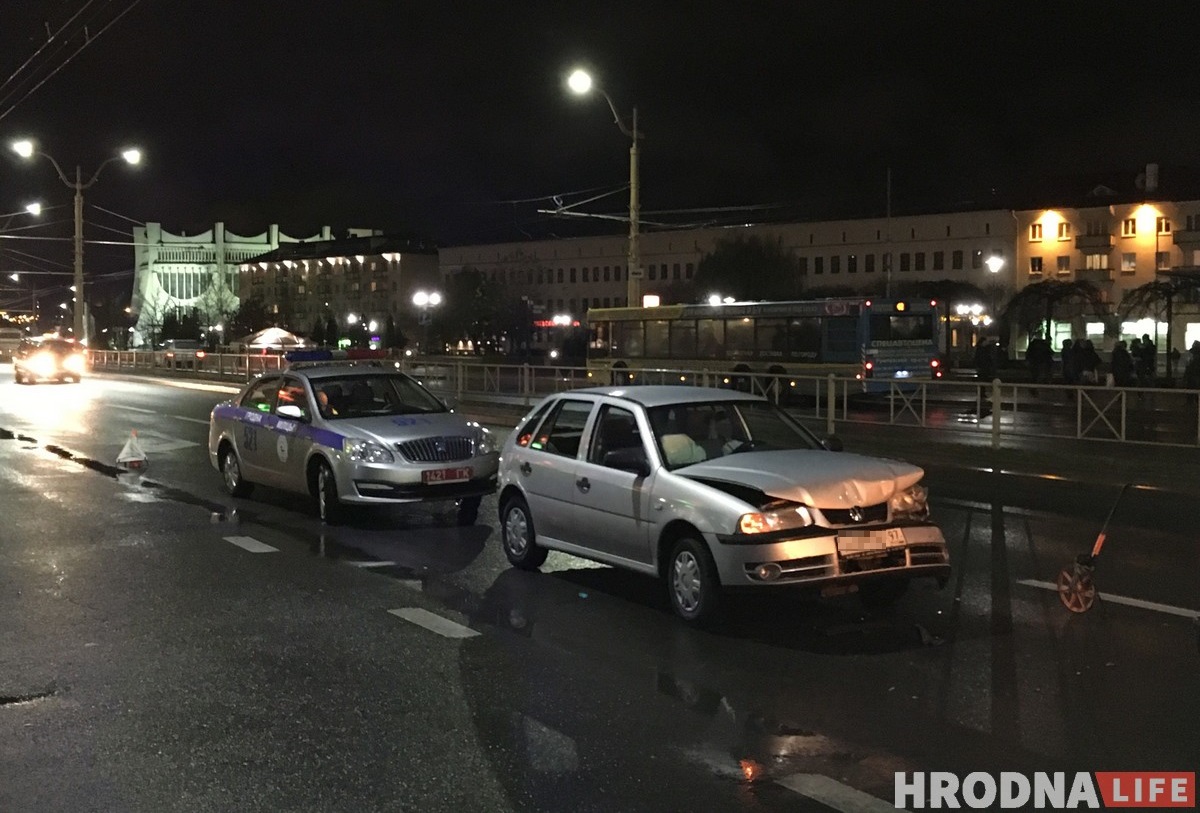 Трайное ДТЗ у цэнтры Гродна: VW на расійскіх нумарах зрабіў “паравозік”