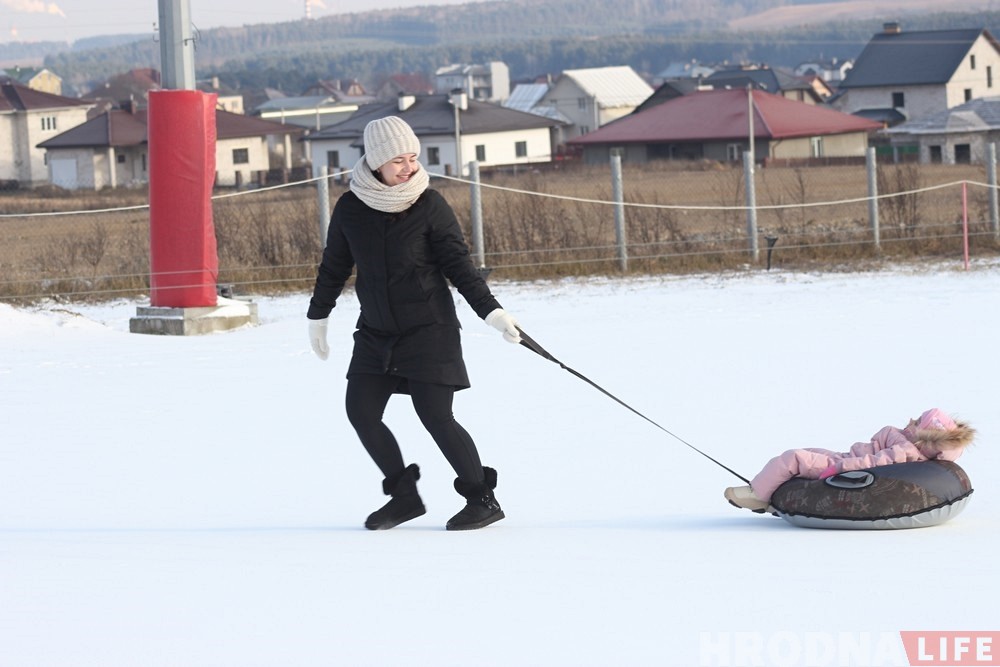 Адзінае месца са снегам: "Каробчыцкі Алімп" прымае першых наведвальнікаў у новым сезоне