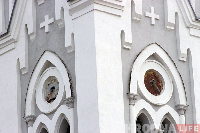 Дзіркі ад куляў у цыферблаце: як рэстаўруюць вежавы гадзіннік лютэранскай кірхі