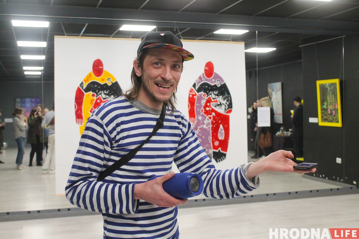 “Лес дзяўчыны”. У Гродне адкрылася выстава з творамі, якія можна знішчаць