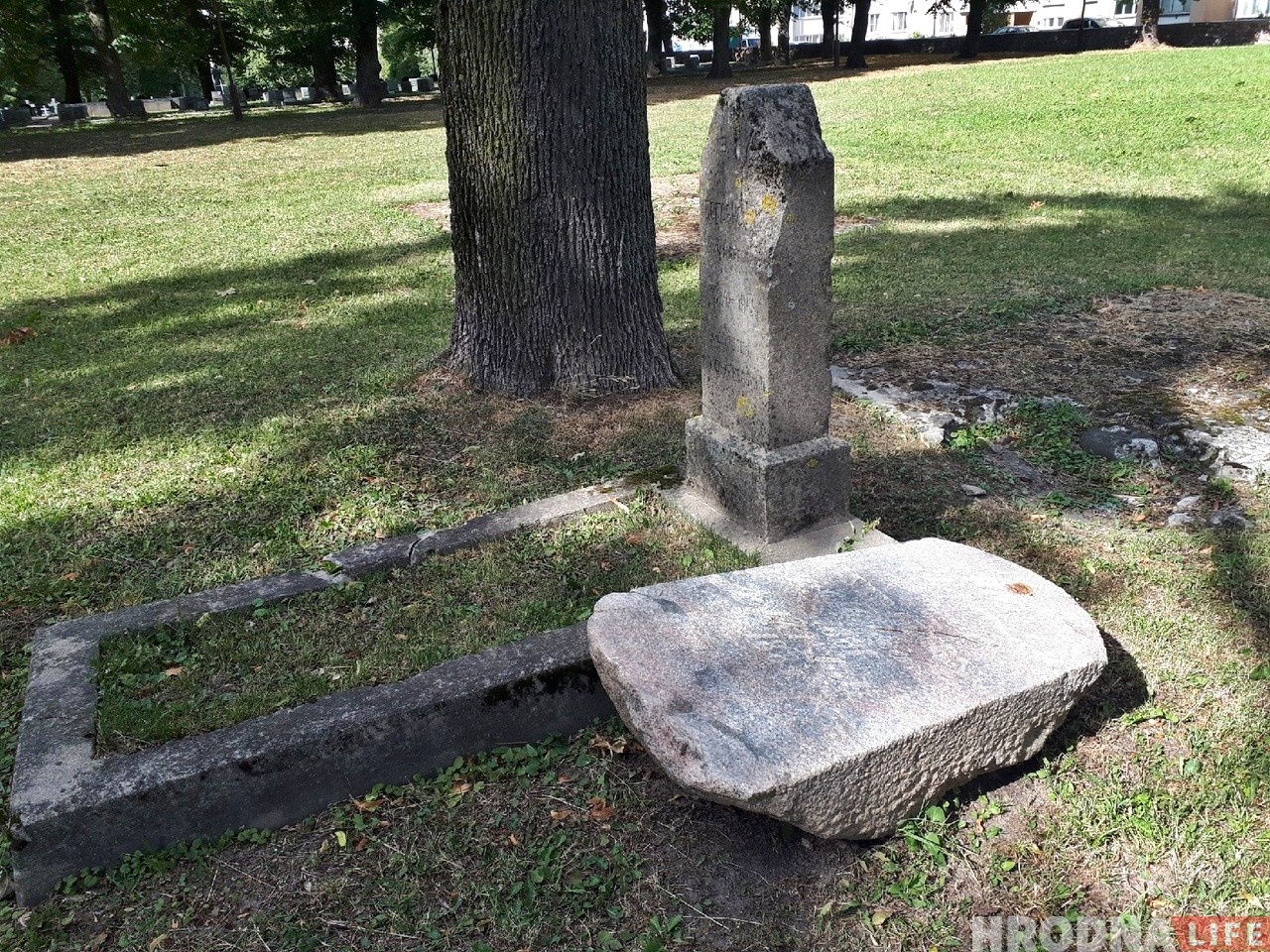 Камень з магілы нямецкага салдата, які знайшлі на Нёмане, перавезлі на вайсковыя могілкі