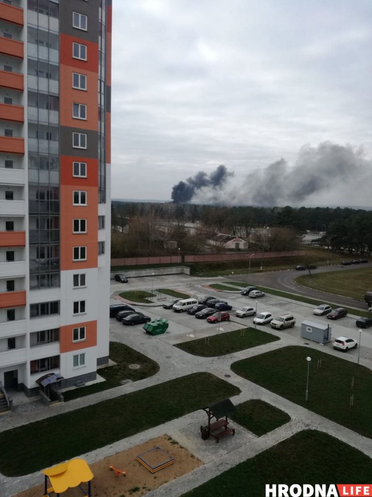 На тэрыторыі вайсковай часткі на Фолюшы здарыўся пажар. Выбухі былі чутныя здалёк